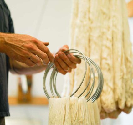 hand dyeing yarn